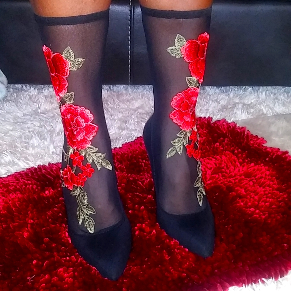 Size 10 women black floral heel